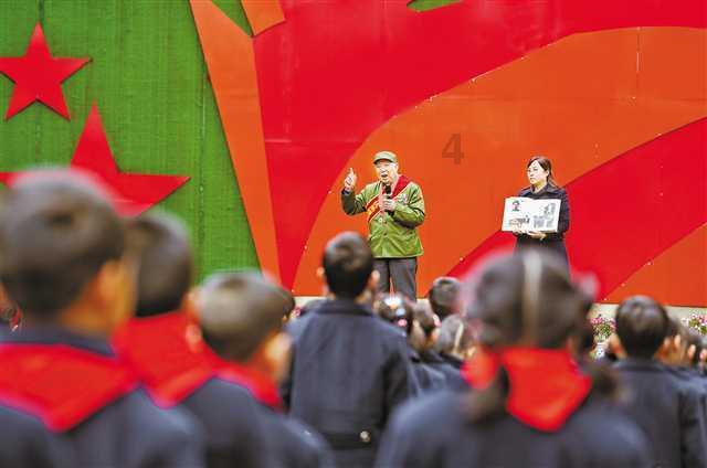 夏季的时尚女孩